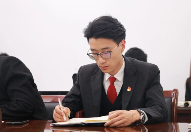 青年党员先锋王相天：党徽映法徽 实干践初心丨“两优一先”风采